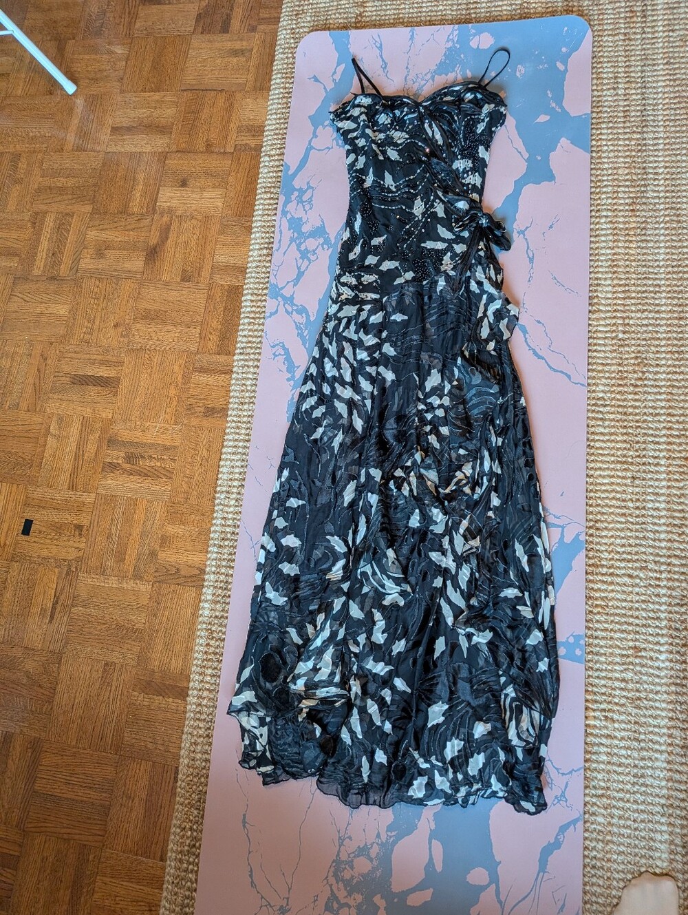 Beautiful Delicate Sequin Dress Flowy Elegant